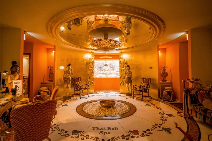 Inviting foyer of the spa area at the Grand Hotel Binz.