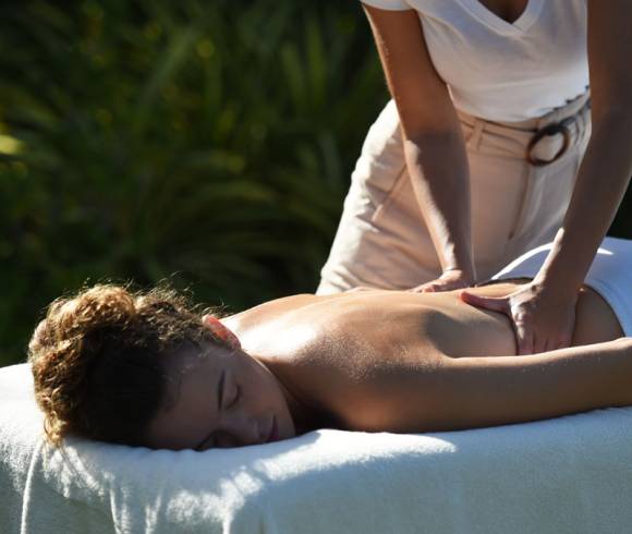 Rejuvenating massage tailored to individual needs for a holistic sense of well-being.