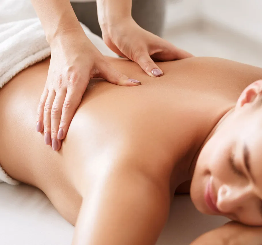 A relaxing Ayurvedic massage, part of the Rsayana cure, in the wellness area of the Grand Hotel Binz on Rügen.
