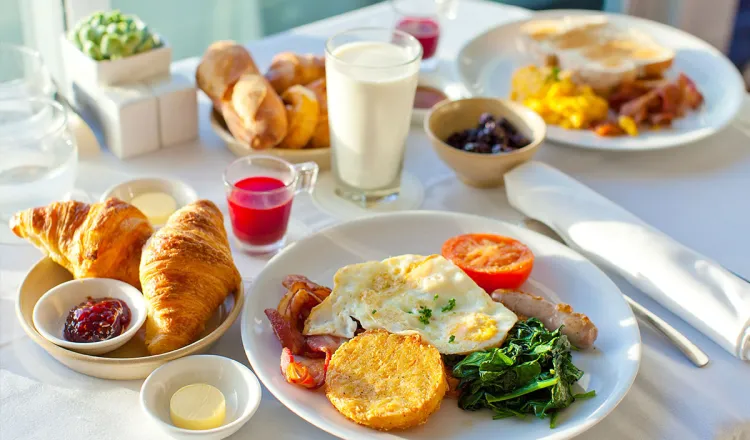 Set breakfast table in the Ruiani restaurant at the Grand Hotel Binz - for the perfect start to your day on Rügen.