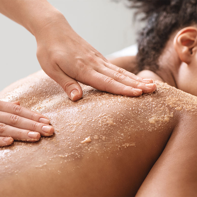 Spa Anwendung im Grand Hotel Binz auf Rügen mit Peeling und pflegender Hautbehandlung